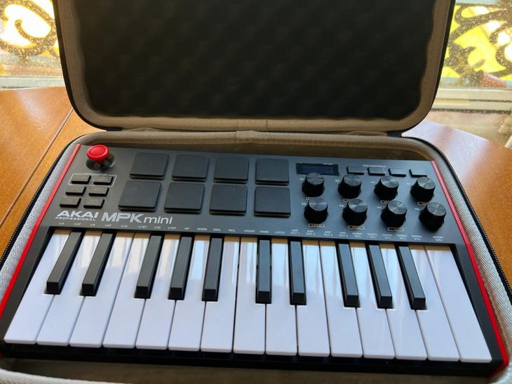 Teclado MIDI Akai MPK Mini - Imagen3