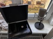 Neumann TLM103 mit Spinne & Karton - Immagine