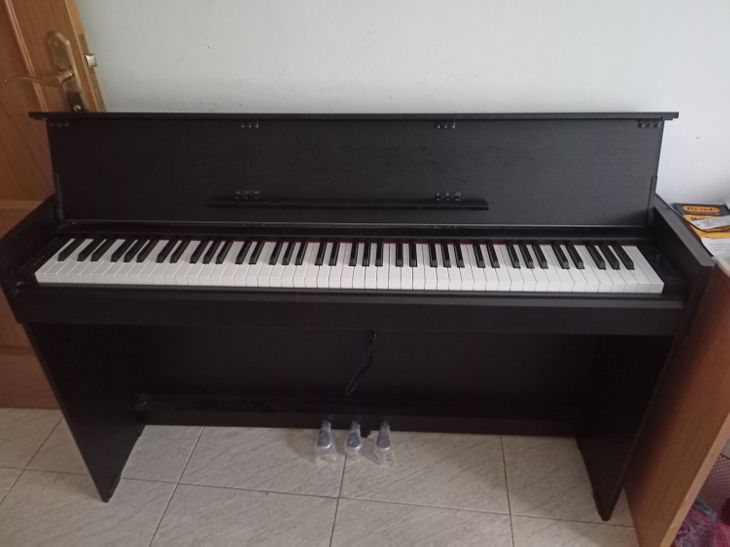 Piano Yamaha Arius YDP S52 - Imagen por defecto