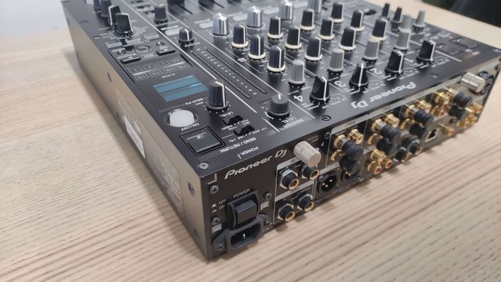 Pioneer DJ DJM-900 Nexus 2 con decksaver - Sounds Market