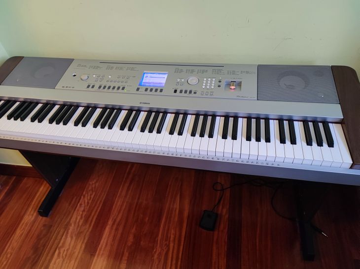 Piano digital YAMAHA DGX-640 - Imagen2