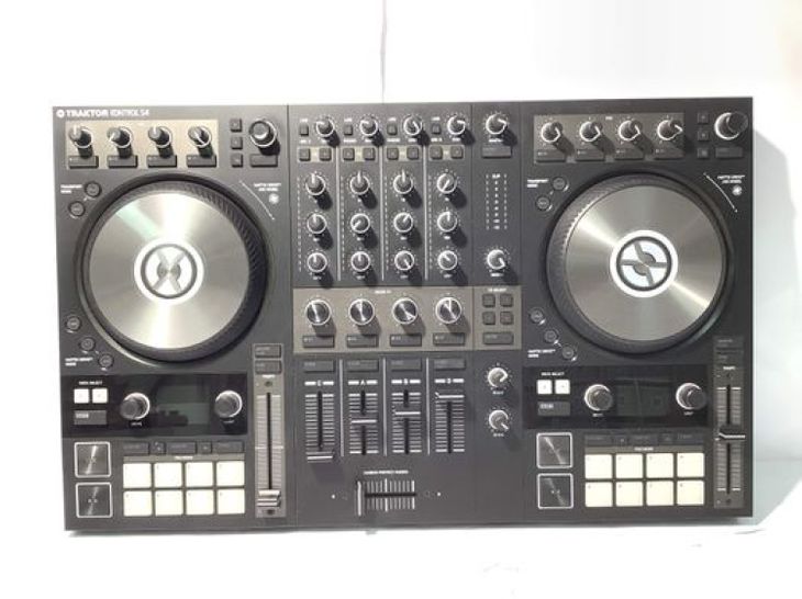 Traktor S4 - Imagen principal del anuncio