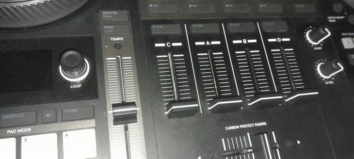 Traktor s4 mk3 - Image2