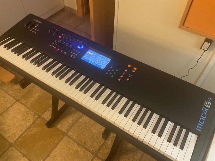 Vendo Yamaha Modfx8. Teclas martillo. - Immagine3