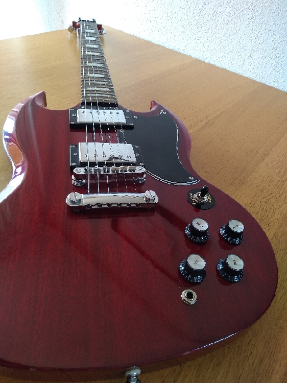 Guitarra Epiphone y Amplificador Marshall - Image2