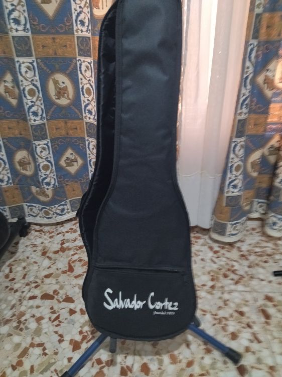 Guitarlele Salvador Cortez - Imagen4