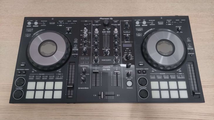 Pioneer DJ DDJ-800 - Imagen por defecto