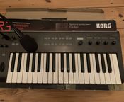 Sintetizador/vocodificador KORG R3
 - Imagen