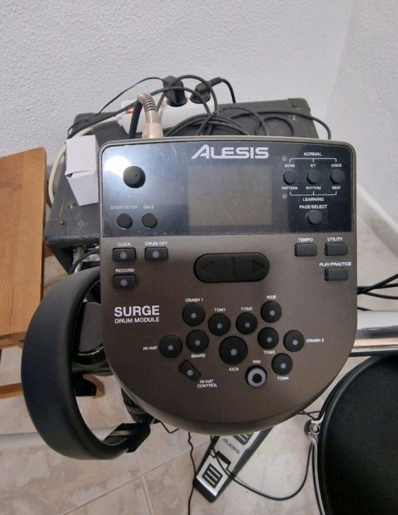 Alesis surge mesh kit y amplificador peavey basic - Image4