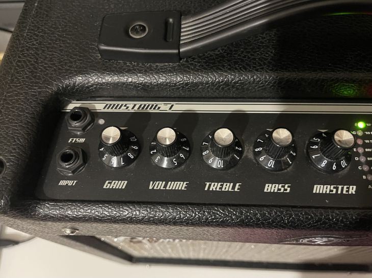 FENDER Mustang I V2 Amplificatore Combo Chitarra - Imagen4