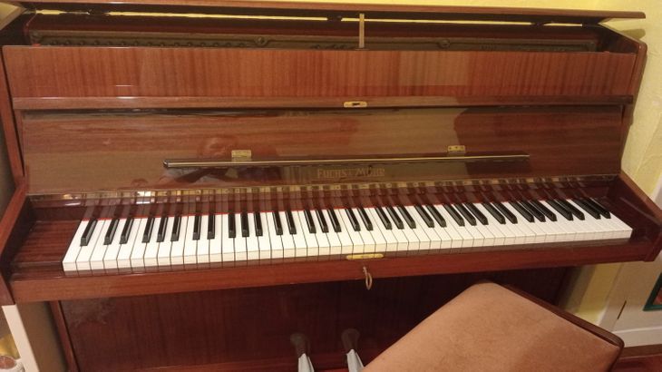 Se vende piano en excelente condición - Imagen por defecto