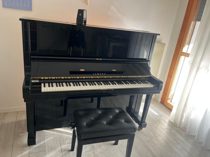 VENDO PIANOFORTE VERTICALE YAMAHA NERO LUCIDO U3 - Image4