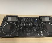 2X Pioneer DJ CDJ2000NXS2 und 1x DJM900NXS2
 - Bild