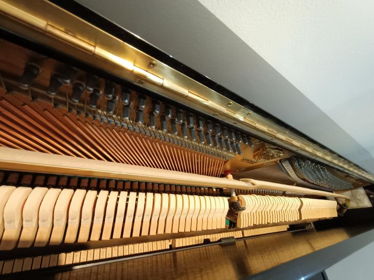 PIANO VERTICAL SAMICK SU 118 - Imagen3