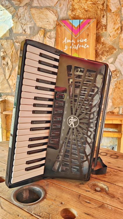 Acordeón Hohner Bravo III 80 Black silent key - Bild2