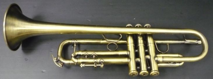 Trompeta Bach Stradivarius pabellón 37 - 25LR - Imagen2