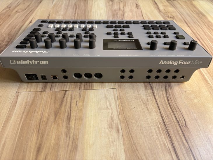 Elektron Analog Four MKII 4-Voice Tabletop Analog - Image4