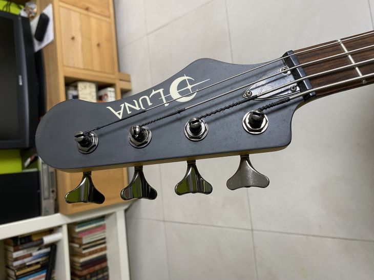 BAJO ELÉCTRICO LUNA TATTOO ELECTRIC BASS 30 INCH S - Immagine3