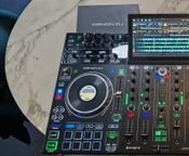 Denon DJ Prime 4
 - Bild