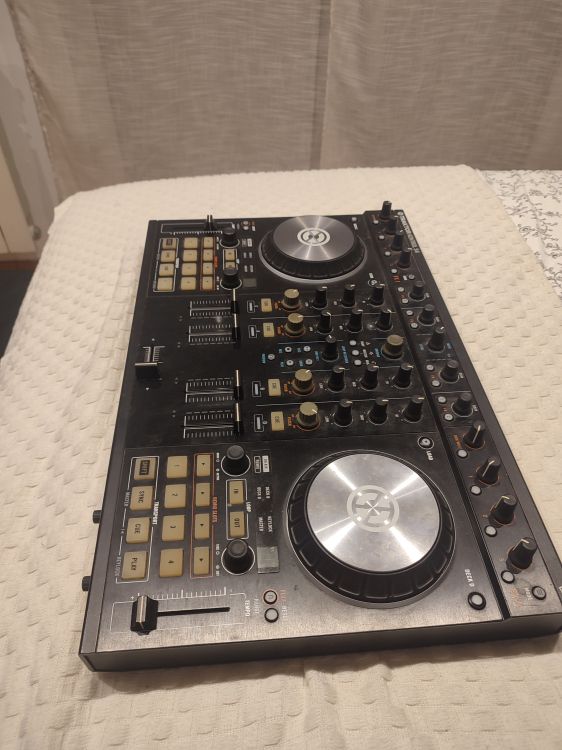 Traktor s4 mk2 - Imagen por defecto