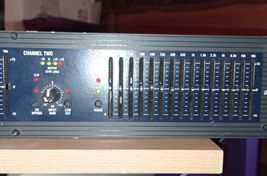 Egalisateur stéréo DBX 15-12 - Immagine