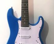 Guitare électrique Ayson stratocaster bleue
 - Image