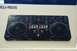 Pioneer DJ DDJ-REV5 DJ-Controller
 - Bild