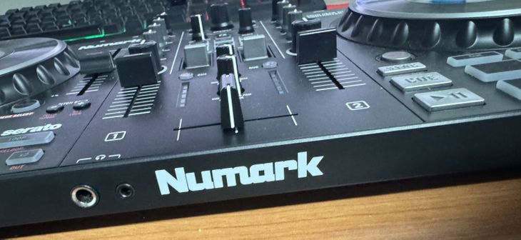 Numark Mixtrack Platinum FX - Imagen4