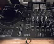 Pioneer XDJ XZ 4-channel all-in-one system
 - Image