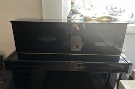 Selling upright piano - Image