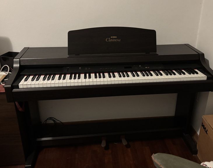 pianoforte YAMAHA Clavinova CLP-820 - Imagen por defecto