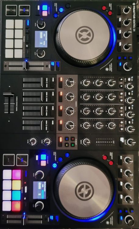 Contrôleur DJ Traktor S4 Mk3 - Imagen por defecto