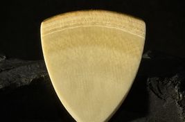 AlexGPicks King’s Crown 017-001 guitar pick - Image