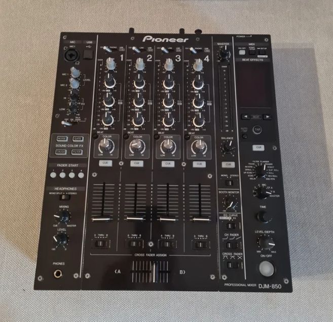 【値下げしました】Pioneer DJM-850-K【美品】 DJM-850-K (archived) 4-channel digital mixer (black