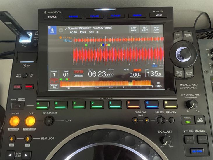 a pair of pioneer cdj 3000 - Bild3