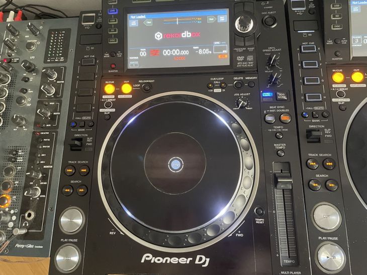 a pair of pioneer cdj 2000 nexus2 - Imagen2