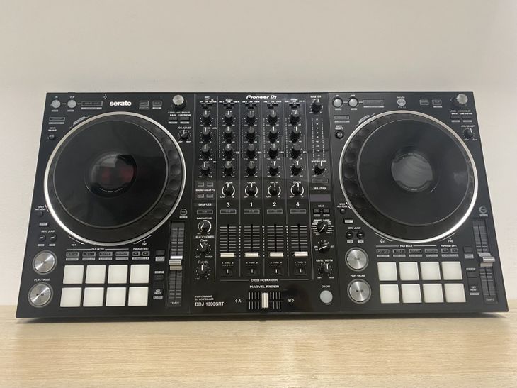 Pioneer DJ DDJ-1000 SRT con flightcase - Imagen por defecto