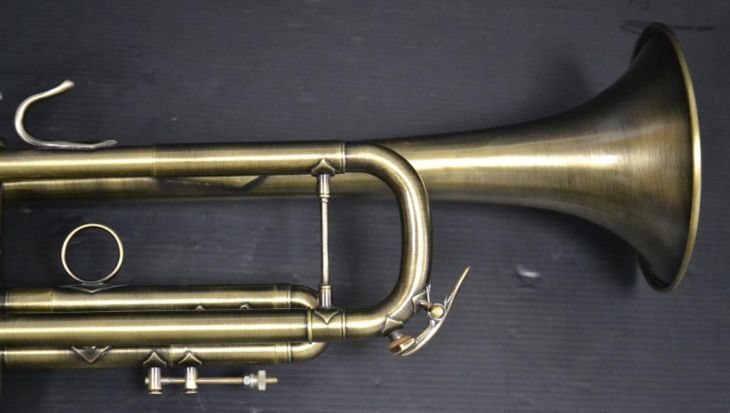 Trompeta Bach Stradivarius pabellón 37 - 25LR - Imagen4