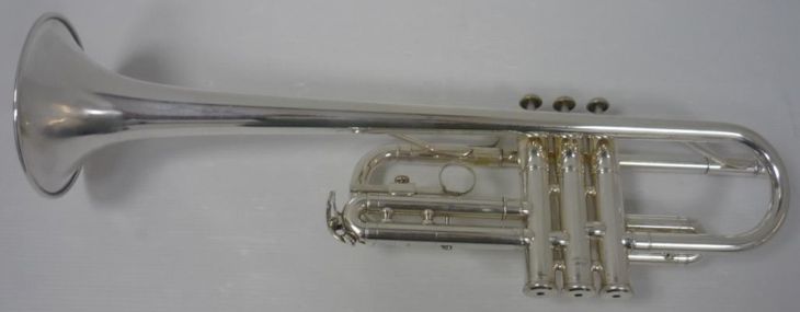 Trompeta Do Yamaha 2435 plata en perfecto estado - Imagen3