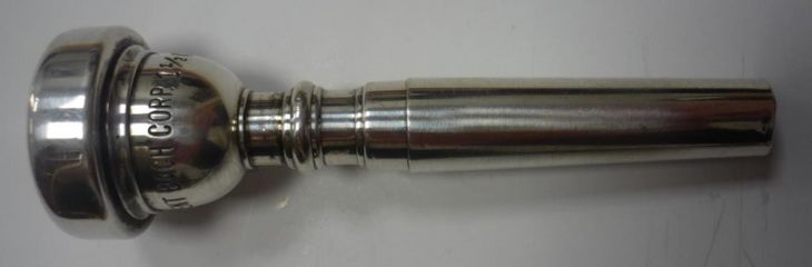 Boquilla de trompeta Bach Corp. 1 ½ como nueva - Image3