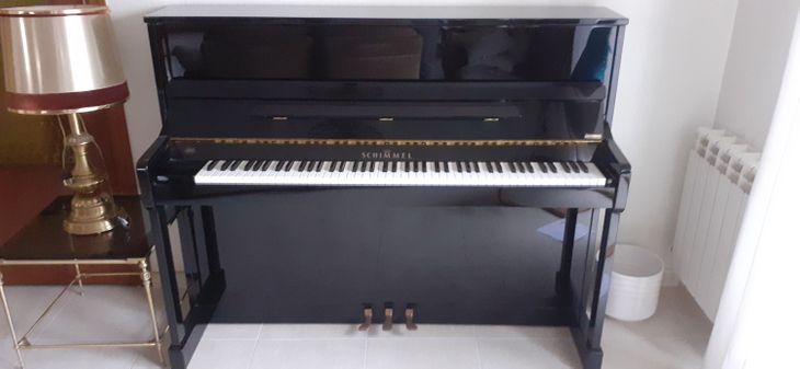 Piano Schimmel - Imagen por defecto