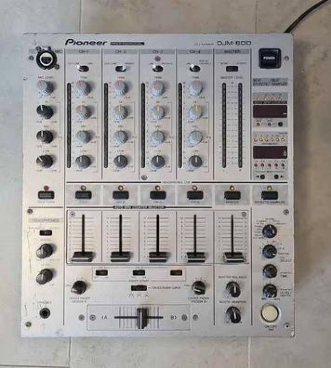 Pioneer djm 600 plata - Imagen por defecto