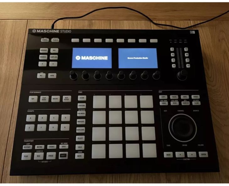 Maschine studio - Imagen por defecto