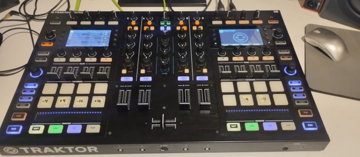 Traktor S8 - Imagen por defecto