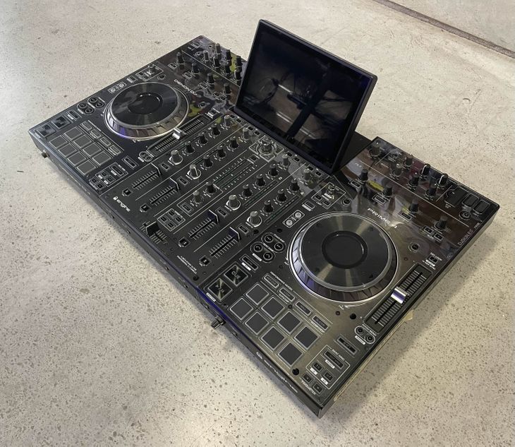 Denon DJ Prime 4 - Imagen3