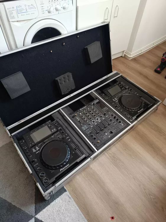 PIONEER 2x CDJ2000, 1x DJM800, 1x Flight Case - Imagen por defecto