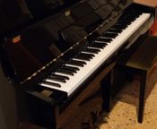 Samick upright piano
 - Image