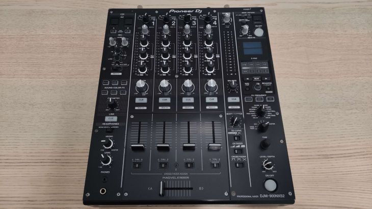 Pioneer DJ DJM-900 NXS2 con decksaver - Imagen por defecto