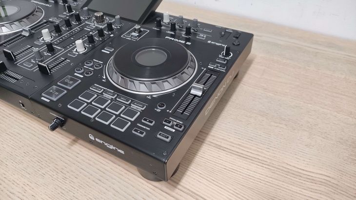 Denon DJ Prime 2 con flightcase y decksaver - Immagine4