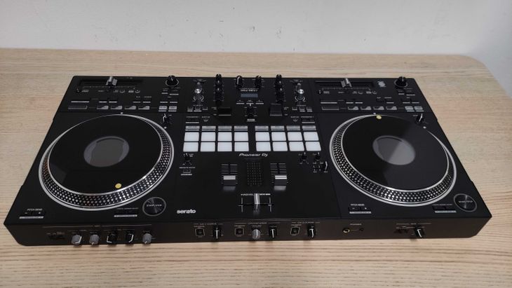 Pioneer DJ DDJ-Rev 7 - Imagen por defecto